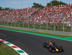 开云体育入口-红牛车队轻取梅赛德斯，拉塞尔点燃赛场的简单介绍