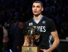 开云APP-独狼的闪电与红色铁流的围剿，凯塞多点燃赛场，乌克兰连续得分压制新西兰