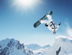 开云体育登录-极速启航，肉搏鏖战，引擎轰鸣与球场嘶吼的唯一性交响