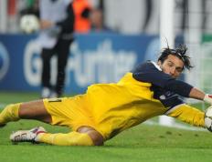 开云体育入口-王朝曙光，一场友谊赛如何因倒戈中卫的惊天绝杀载入史册