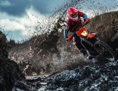 开云体育平台APP-宿敌对决，拉塞尔0.8秒超越如何击碎迈凯伦的冠军梦