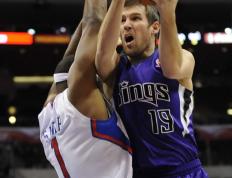 开云体育-火箭奋战获胜，霍珀克斯势如破竹挺入强八强