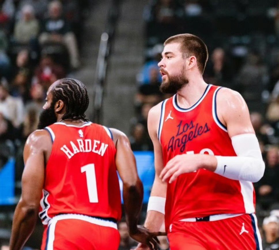 开云体育中国-NBA球员外援争夺篮球常规赛MVP