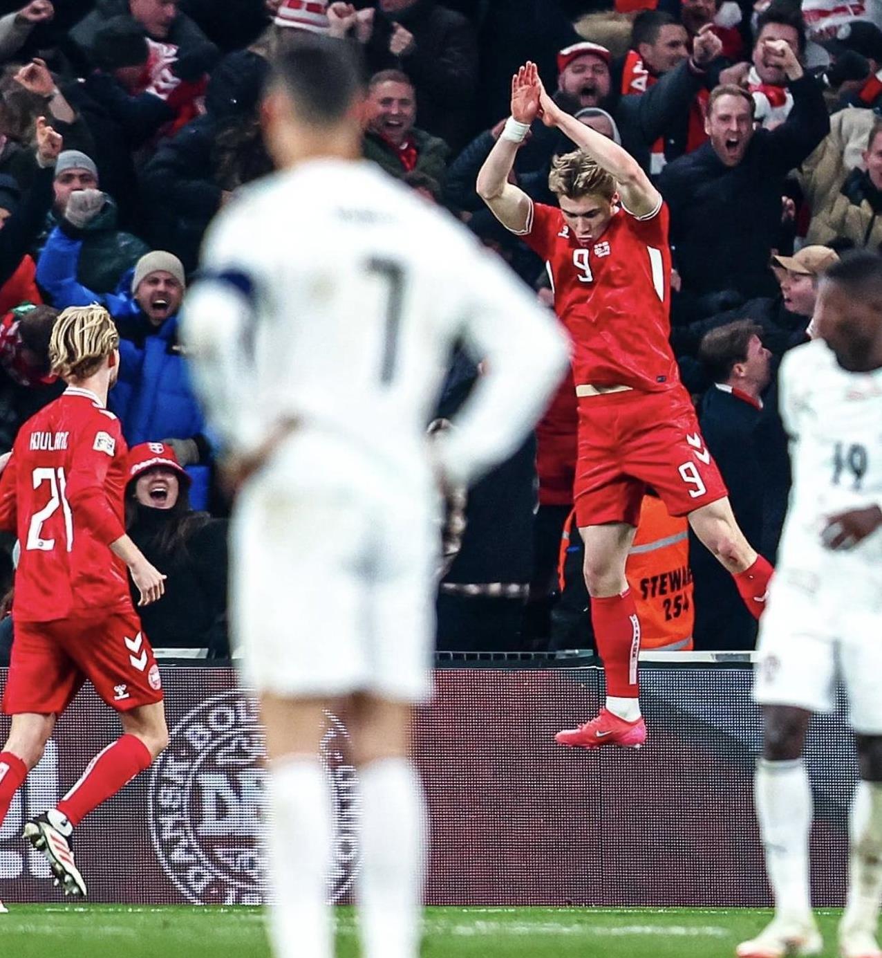 开云体育官方网站-葡萄牙客场战胜瑞典,小组形势渐入佳境的简单介绍