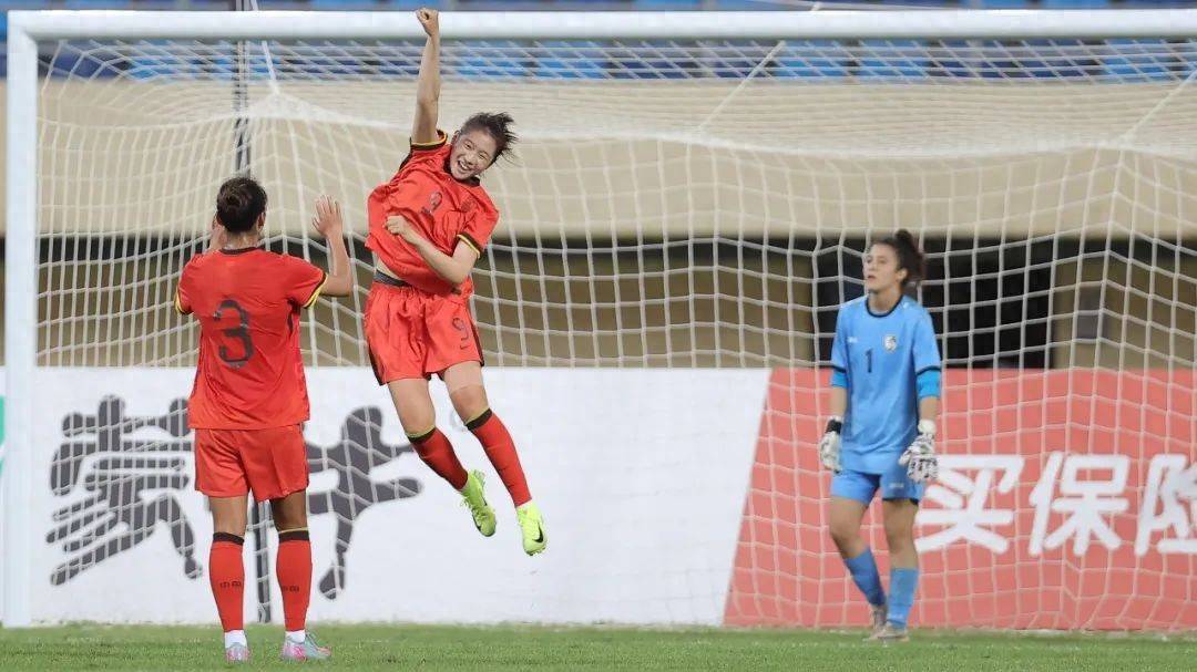 开云体育官方网站-中国女足队员比赛中展现实力，赢得胜利