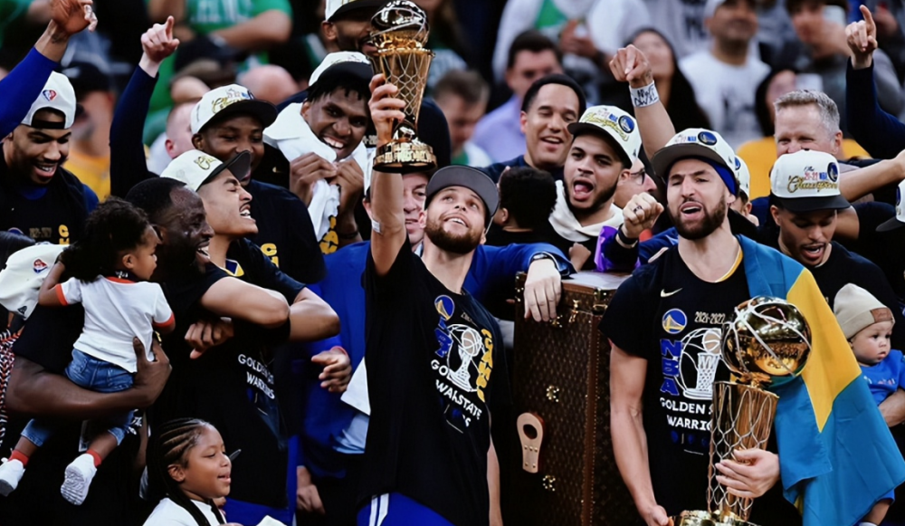 开云体育官网-勇士队与汤普森续约五年19亿合同