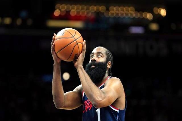 开云APP-哈登时隔多年再度交锋，究竟谁能笑到最后的简单介绍