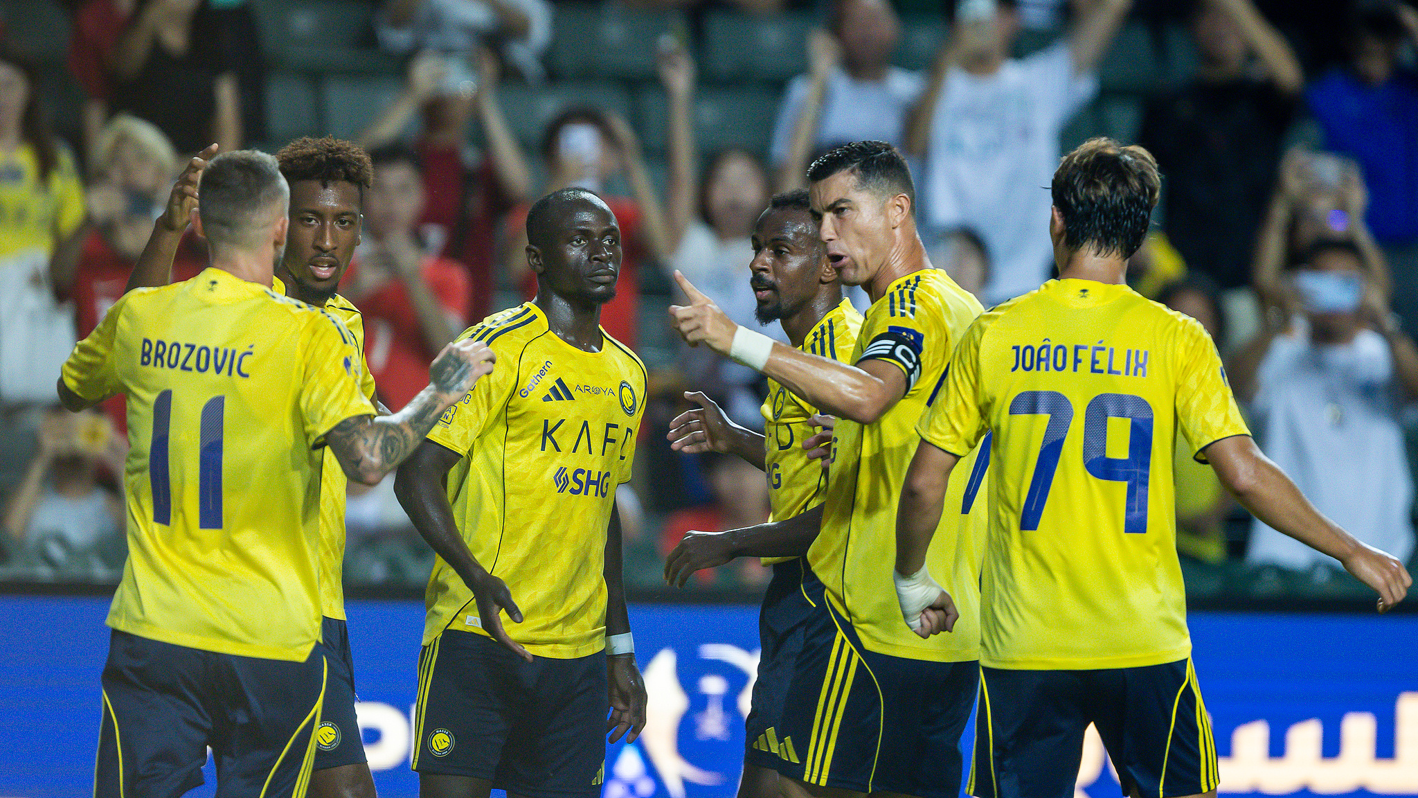 开云官网-球员破门得分，率队赢得胜利紧握晋级机会