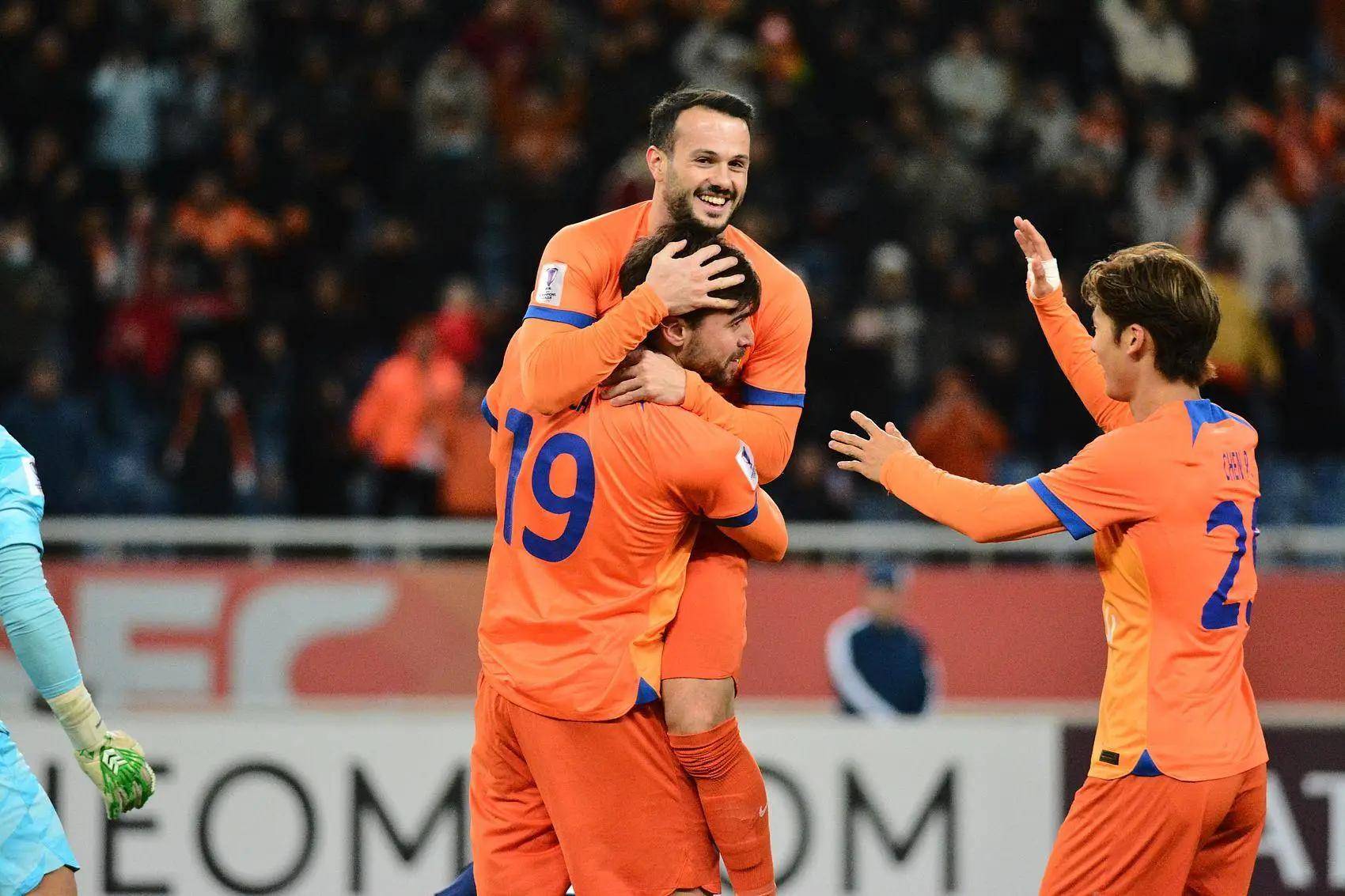 开云体育官网-较量激烈,黄牌频频亮相罚单累积