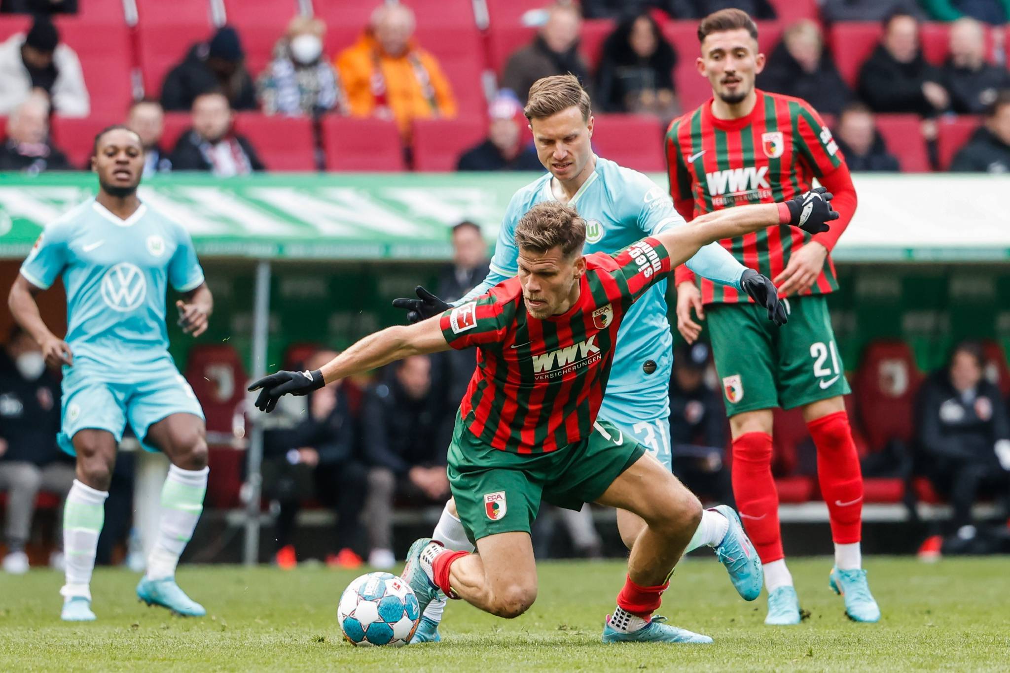 开云官方app入口-奥格斯堡主场惨败，保级形势不容乐观