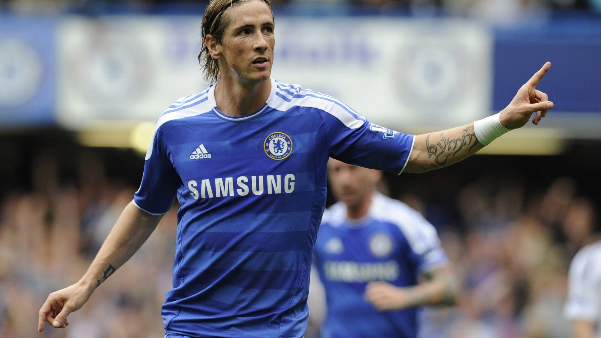 开云体育中国-同场竞技的双重奏，足球的协奏与羽毛球的独白