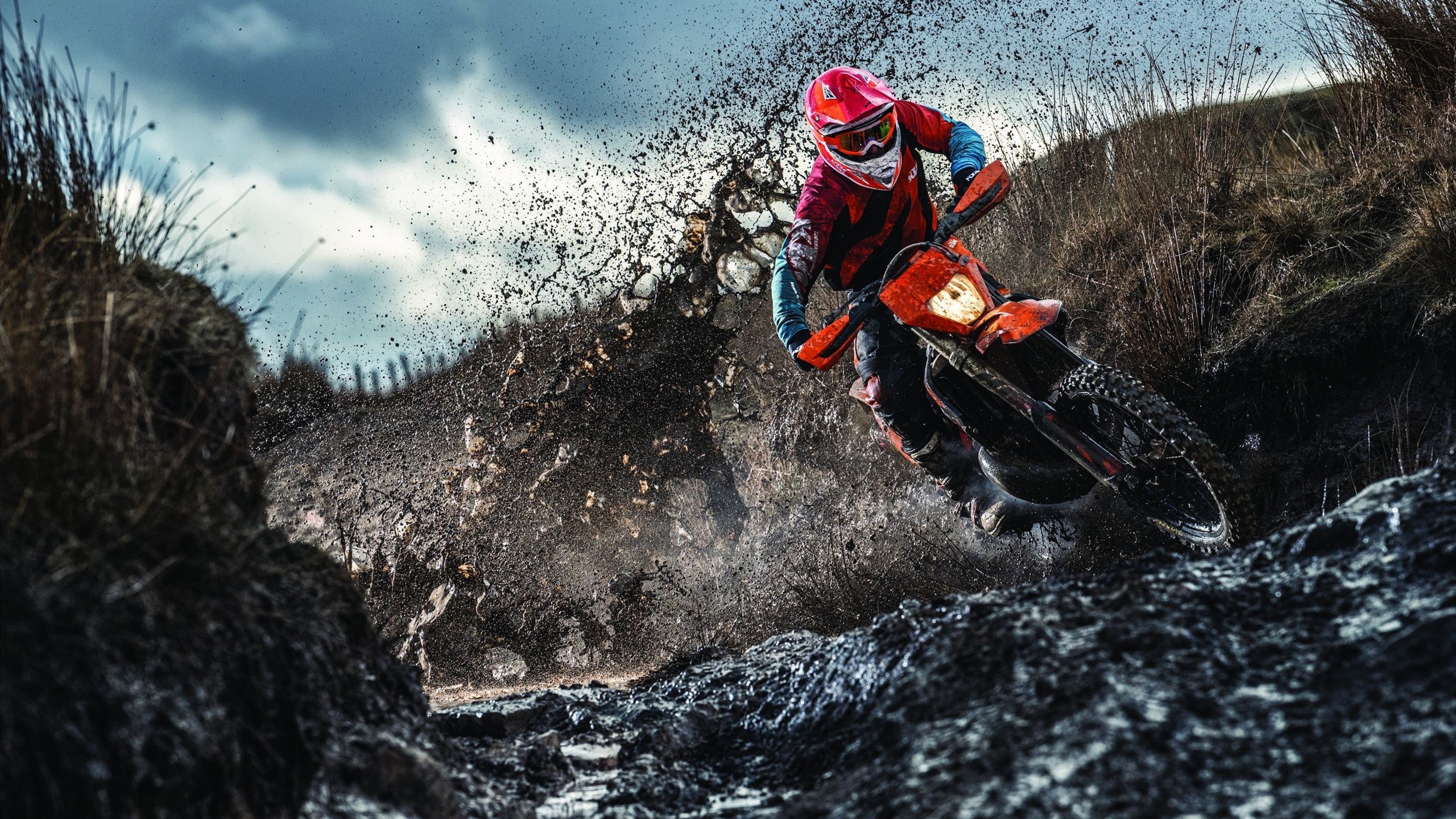 开云体育平台APP-宿敌对决，拉塞尔0.8秒超越如何击碎迈凯伦的冠军梦